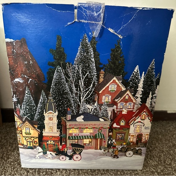 Deluxe Porcelain Lighted House - Yellow - Picture 6 of 6